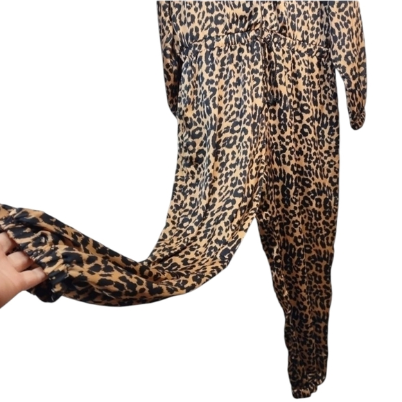 Fashion to Figure Leopard Print Jumpsuit Romper Size 2 Womens Stylish Back Brown - Picture 8 of 13